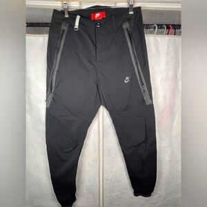 Nike Sportswear Men’s Tech Pack Woven Black Tapered Pants Medium 30 927991